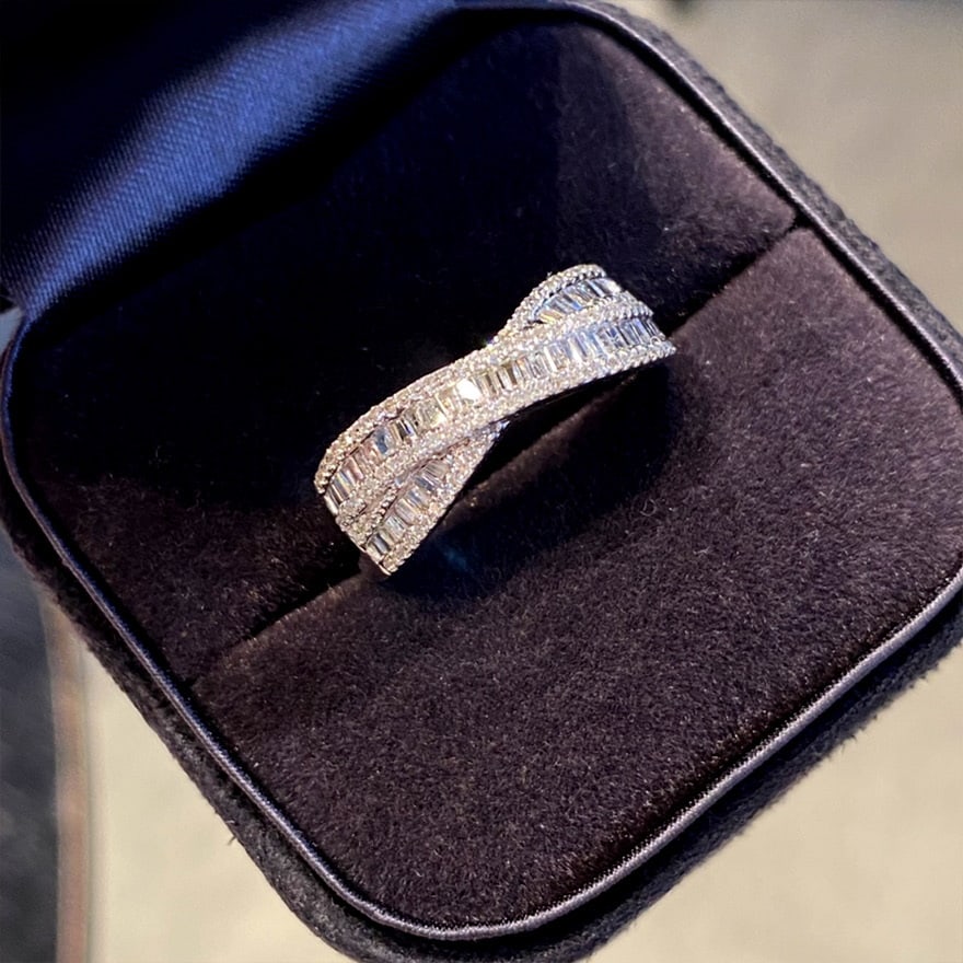 14k Gold 0.5 Ct Natural H Diamond Ring: Ref:231062014 // gold content:14k gold // ring size:7. 25us // // main gemstone:diamond // shape:multiply // carat weight:0. 5ct // clarity grade:vs-si // color:h // treatment:natural // Condition: