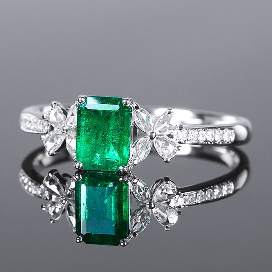 14k Gold 0.81 Ctw Vivid Green Natural Emerald & Diamond Ring: Ref:231062020 // gold content:14k gold // ring size:7. 25us // // main gemstone:emerald // shape:octagonal // carat weight:0. 65ct // color:vivid green // treatment:natural // // adjacent gemstone 2 :