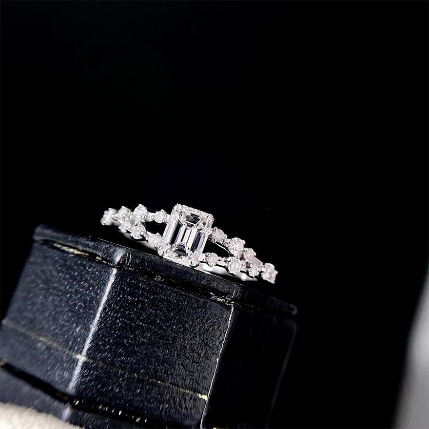Gia Certified 14k Gold 0.5 Ct Natural E Si1 Emerald Diamond Ring: Ref:231062035 // gold content:14k gold // ring size:7. 25us // // main gemstone:diamond // certified:gia // shape:emerald // carat weight:0. 5ct // clarity grade:si1 // color:e // treatment:natural