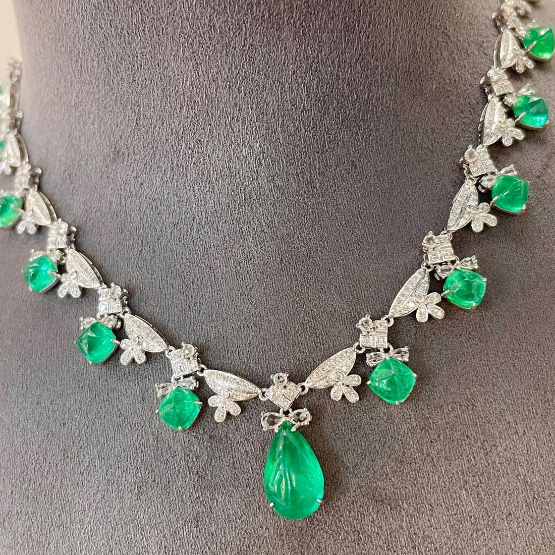 14k Gold 10.5 Ct Natural Emerald & Diamond & Sapphire Necklace - 4