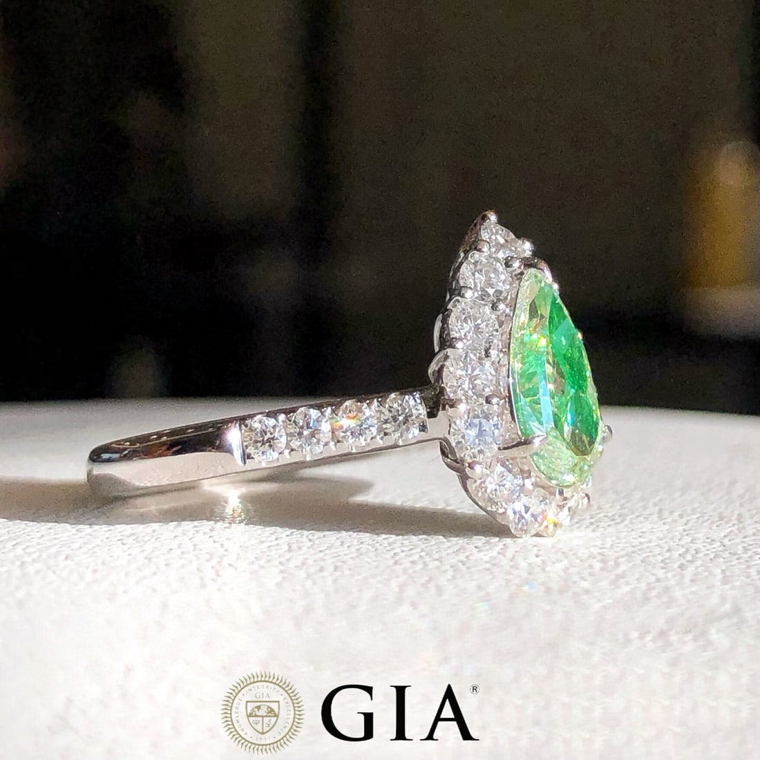 Gia Certified 14k Gold 1.07 Ct Natural Green Diamond & Diamond Ring - 2