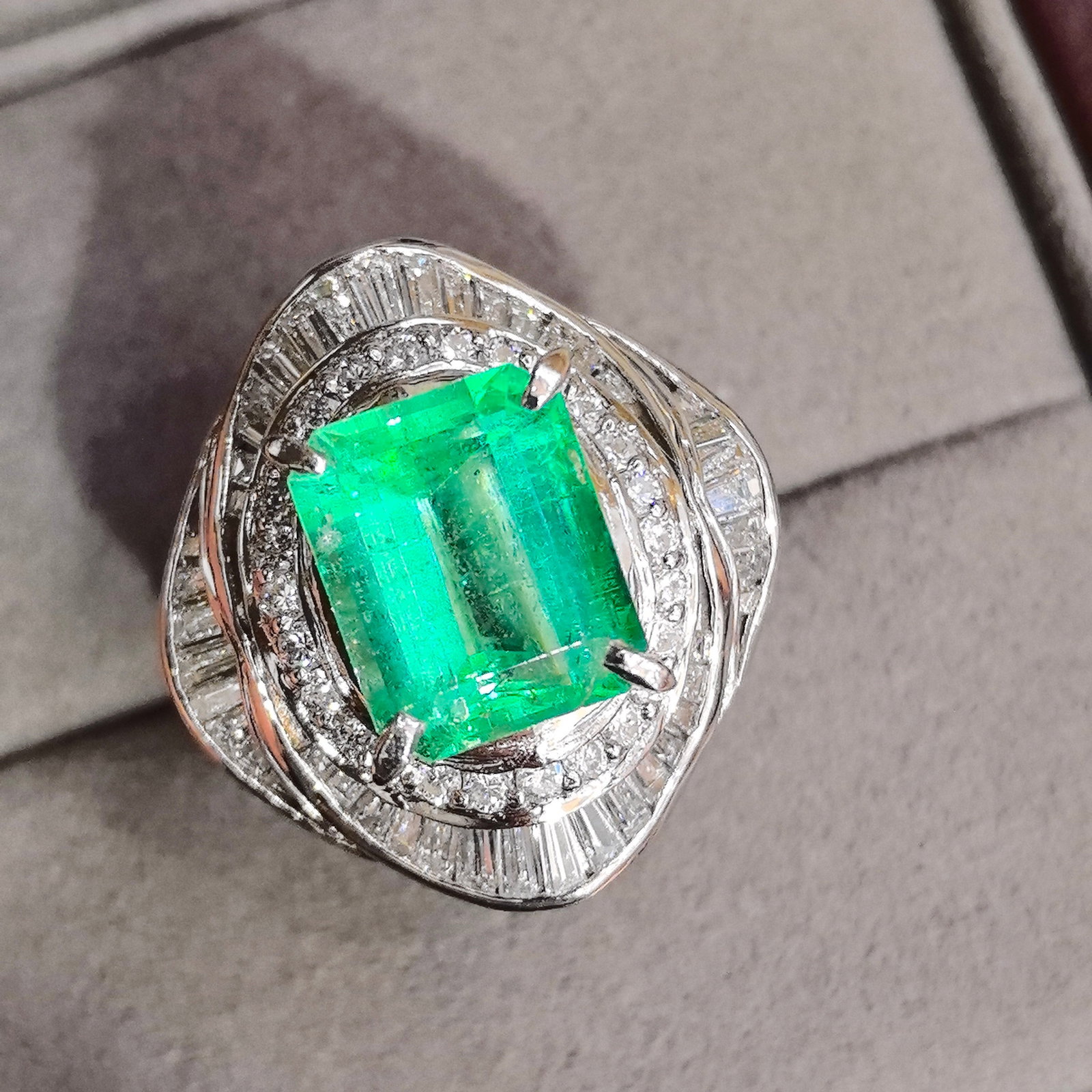 14k Gold 5.94 Ctw Natural Emerald & Diamond Ring - 3
