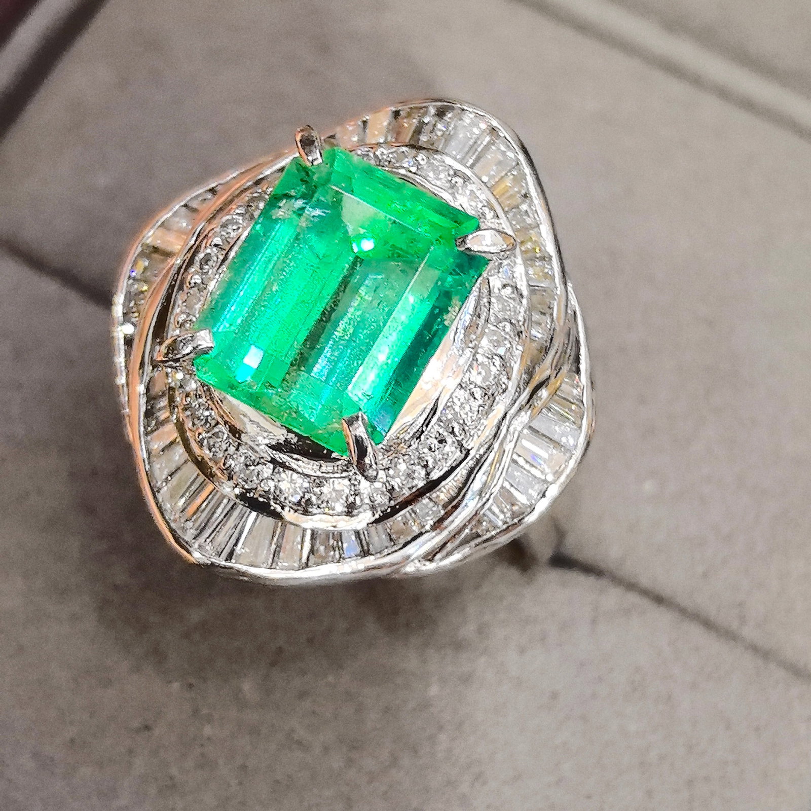 14k Gold 5.94 Ctw Natural Emerald & Diamond Ring - 4