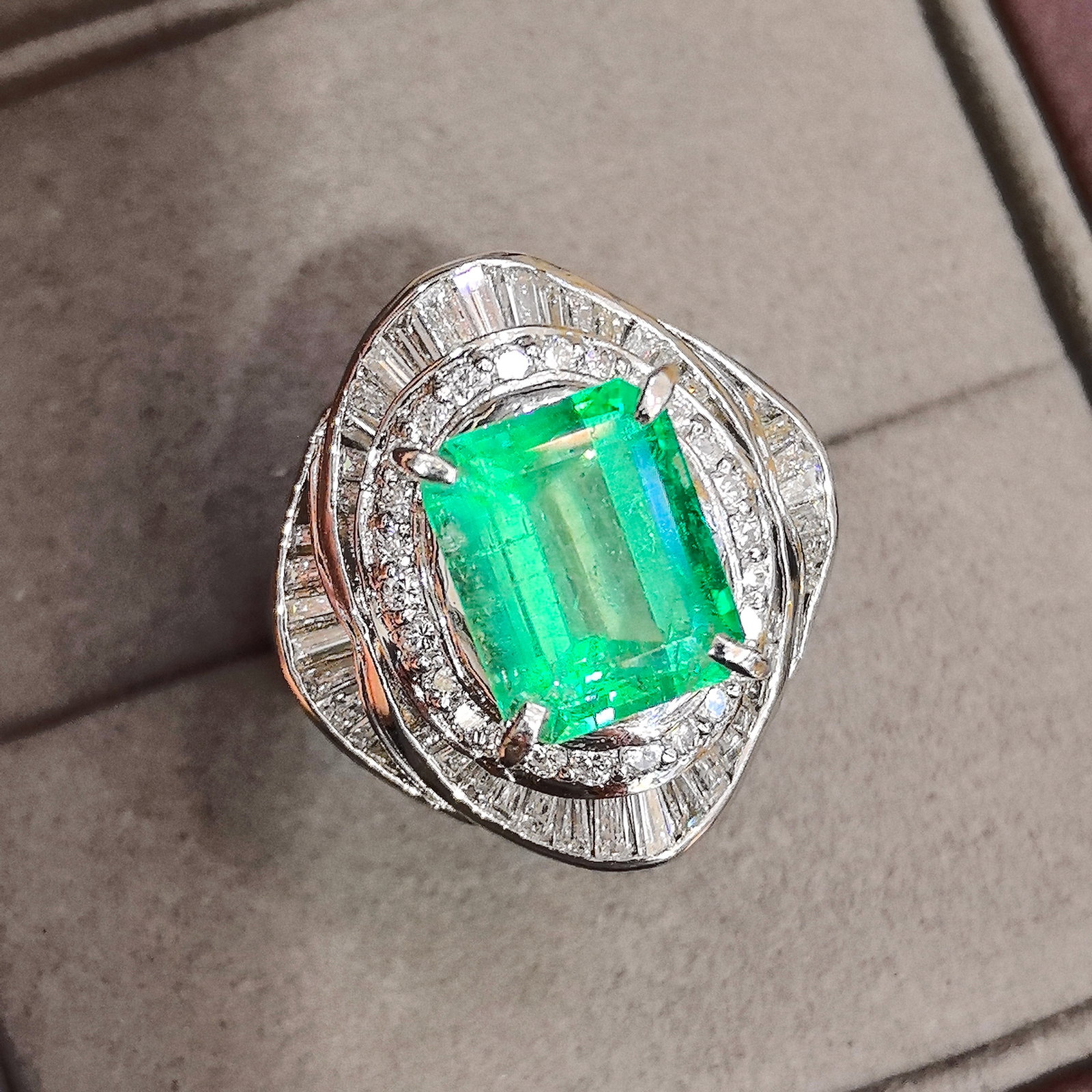 14k Gold 5.94 Ctw Natural Emerald & Diamond Ring - 5