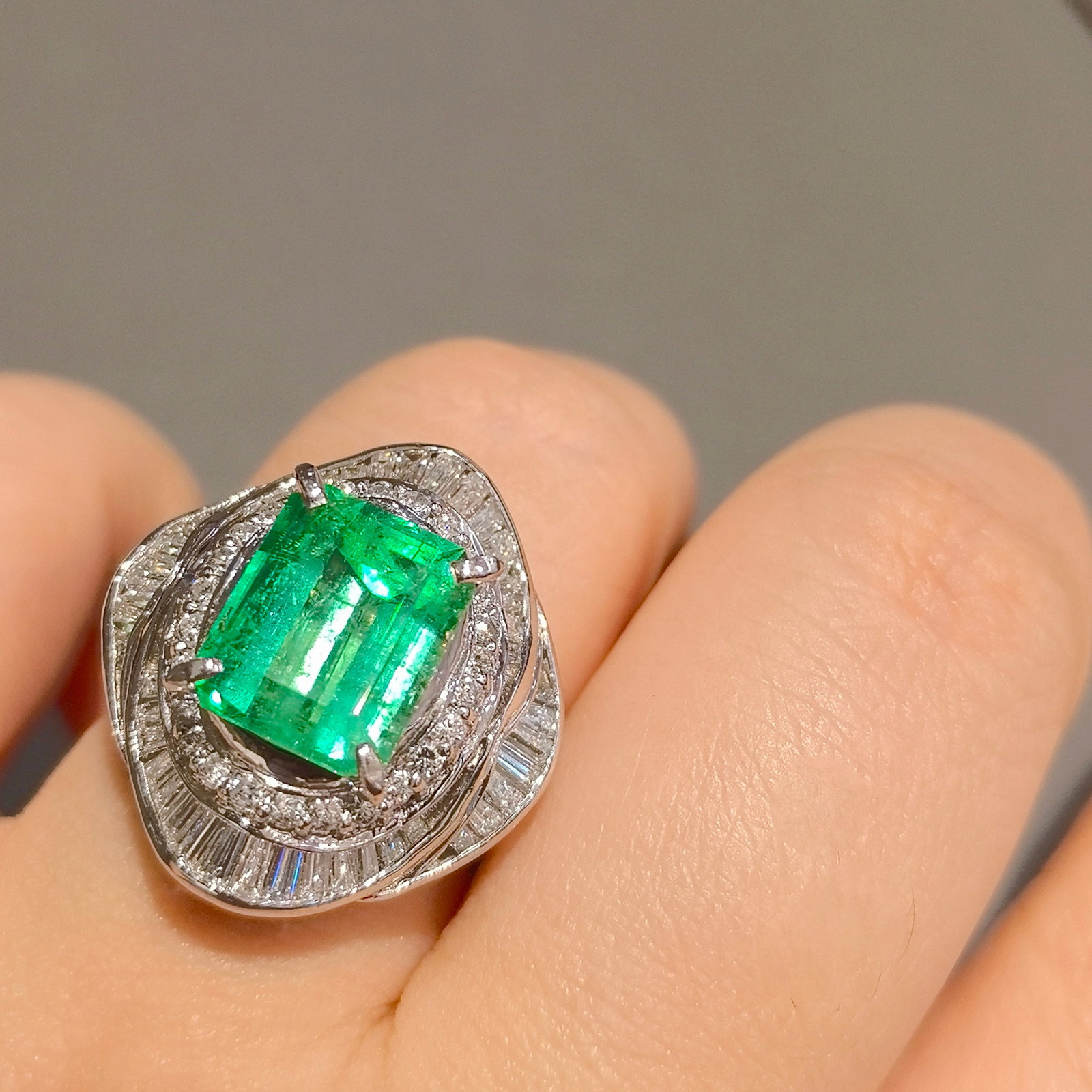 14k Gold 5.94 Ctw Natural Emerald & Diamond Ring - 6