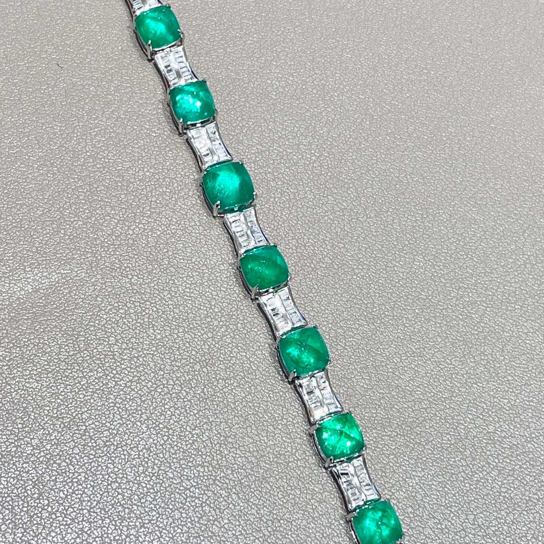 14k Gold 14.5 Ct Natural Emerald & Diamond Bracelet - 7
