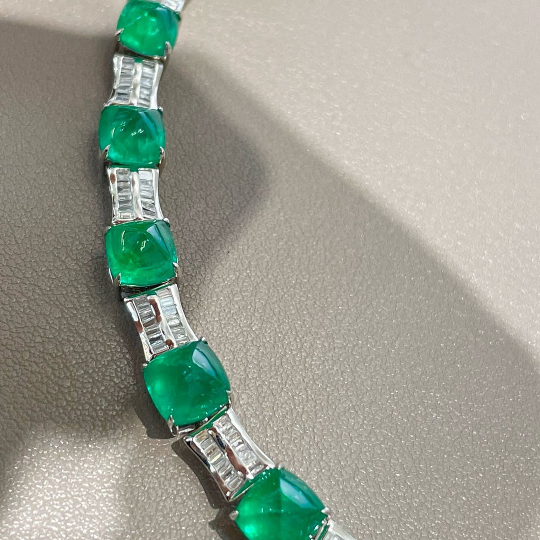 14k Gold 14.5 Ct Natural Emerald & Diamond Bracelet - 8