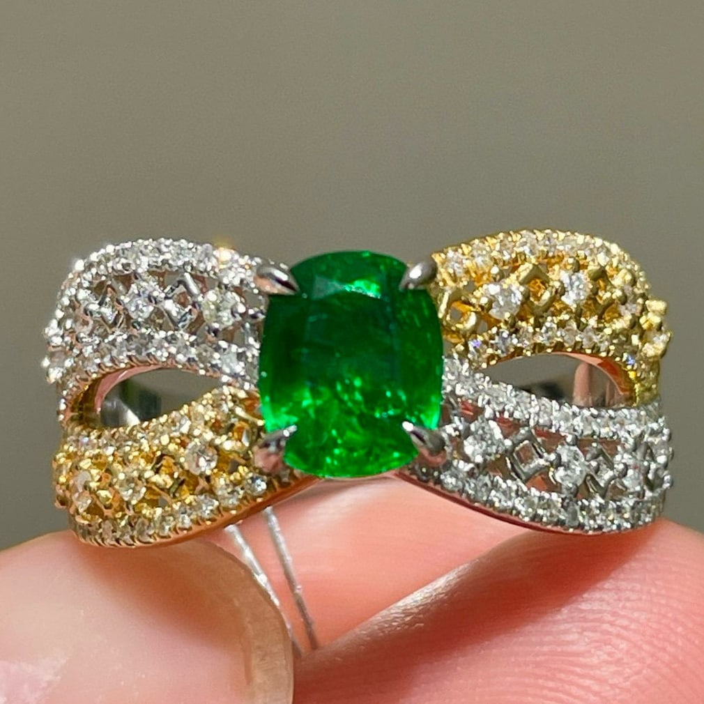 14k Gold 0.9 Ct Vivid Green Natural Emerald & Diamond Ring - 2