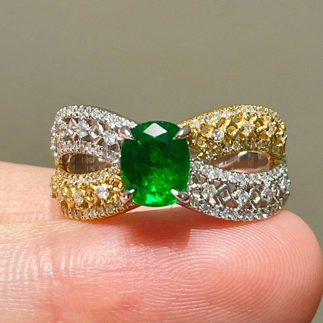 14k Gold 0.9 Ct Vivid Green Natural Emerald & Diamond Ring - 3