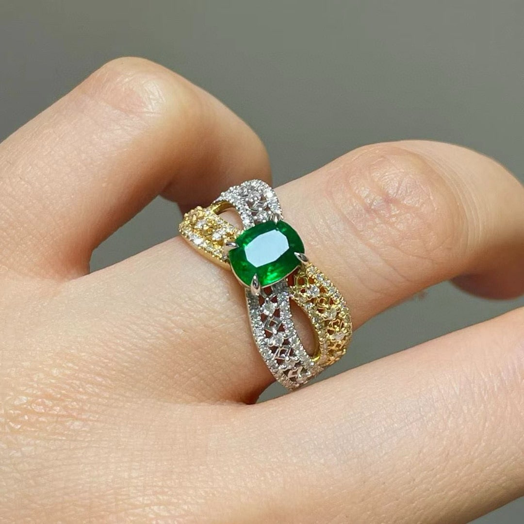 14k Gold 0.9 Ct Vivid Green Natural Emerald & Diamond Ring - 5