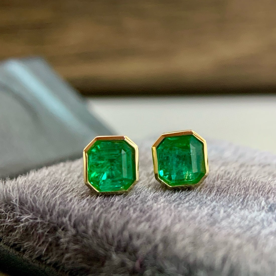 14k Gold 0.64 Ct Natural Emerald Earrings - 3