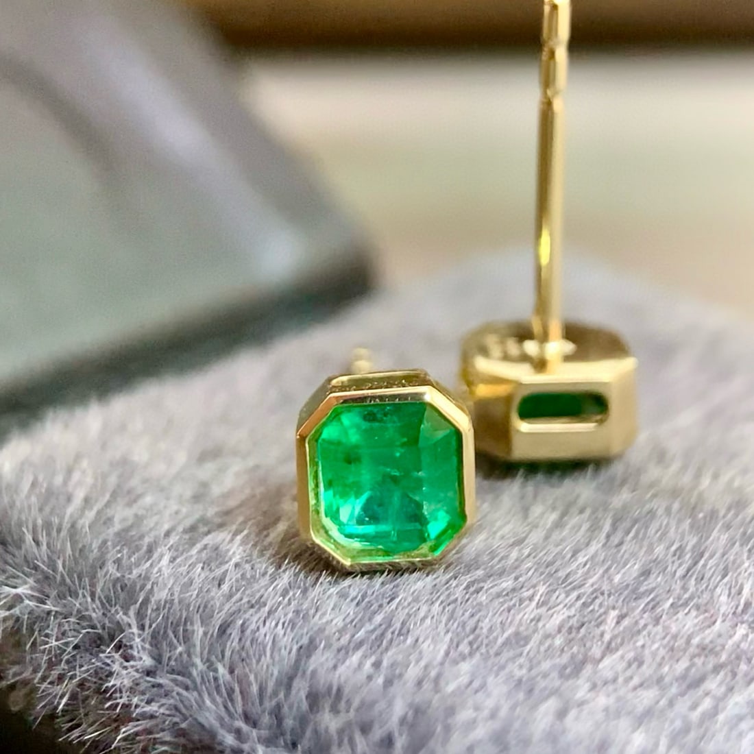 14k Gold 0.64 Ct Natural Emerald Earrings - 4