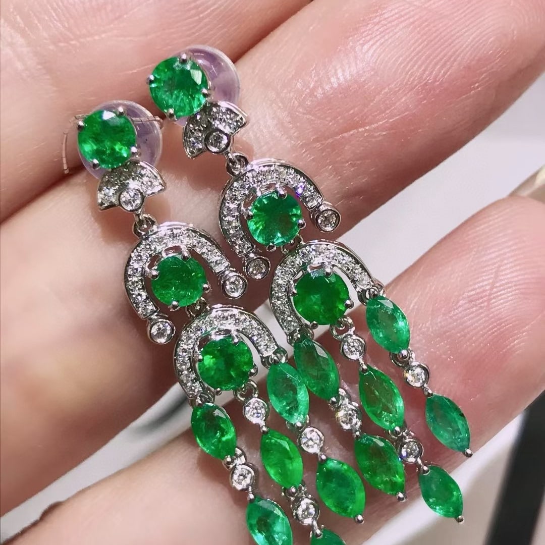 14k Gold 3.51 Ctw Vivid Green Natural Emerald & Diamond Earrings: Ref:231062114 // gold content:14k gold // main gemstone:emerald // shape:multiply // carat weight:3. 1ct // color:vivid green // treatment:natural // // adjacent gemstone 2 : diamond // shape:round //