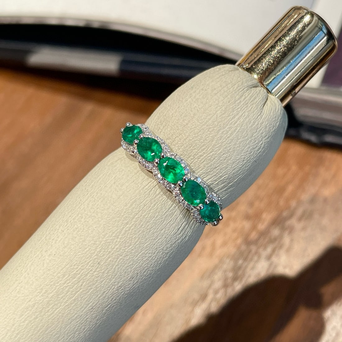 14k Gold 0.78 Ct Vivid Green Natural Emerald & Diamond Ring - 2