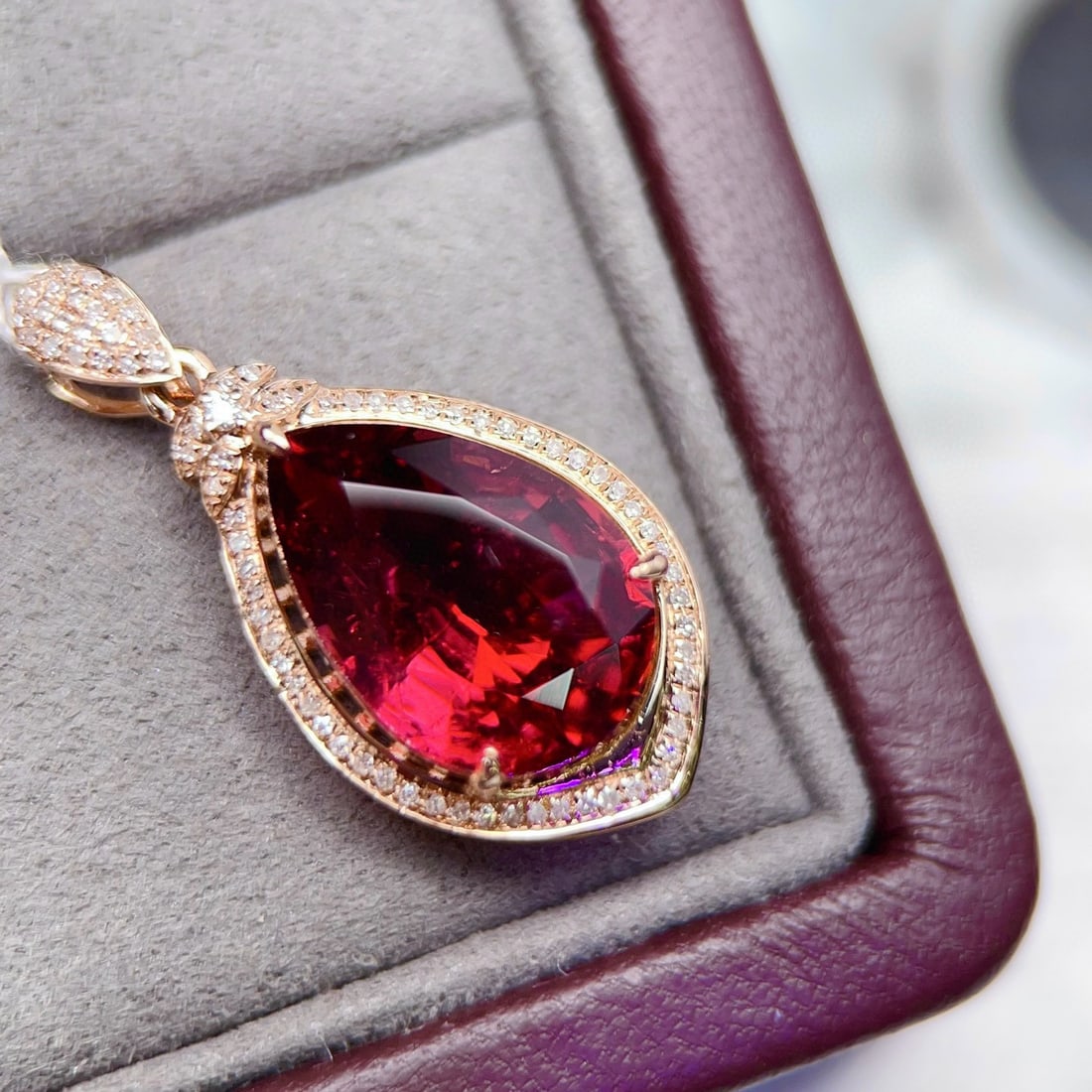 14k Gold 6.7 Ct Natural Tourmaline & Diamond Pendant( Without Chain ): Ref:231062126 // gold content:14k gold // main gemstone:tourmaline // shape:pear // carat weight:6. 7ct // color:red // treatment:natural // // adjacent gemstone 2 : diamond // number of stones:77 //