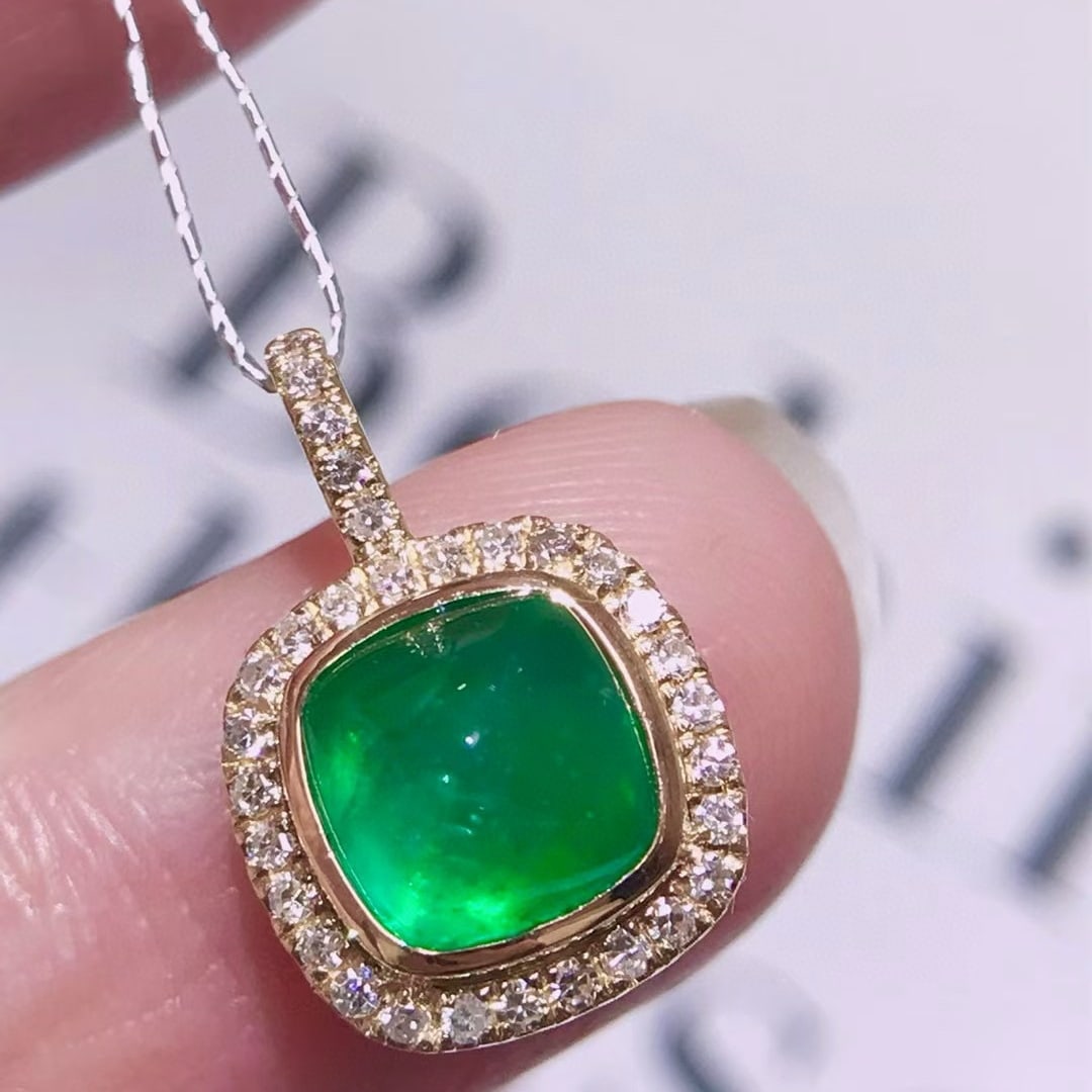 14k Gold 2.2 Ctw Vivid Green Natural Emerald & Diamond Pendant( Without Chain ): Ref:231062131 // gold content:14k gold // main gemstone:emerald // shape:sugar-loaf // carat weight:2ct // color:vivid green // treatment:natural // // adjacent gemstone 2 : diamond // shape:round //
