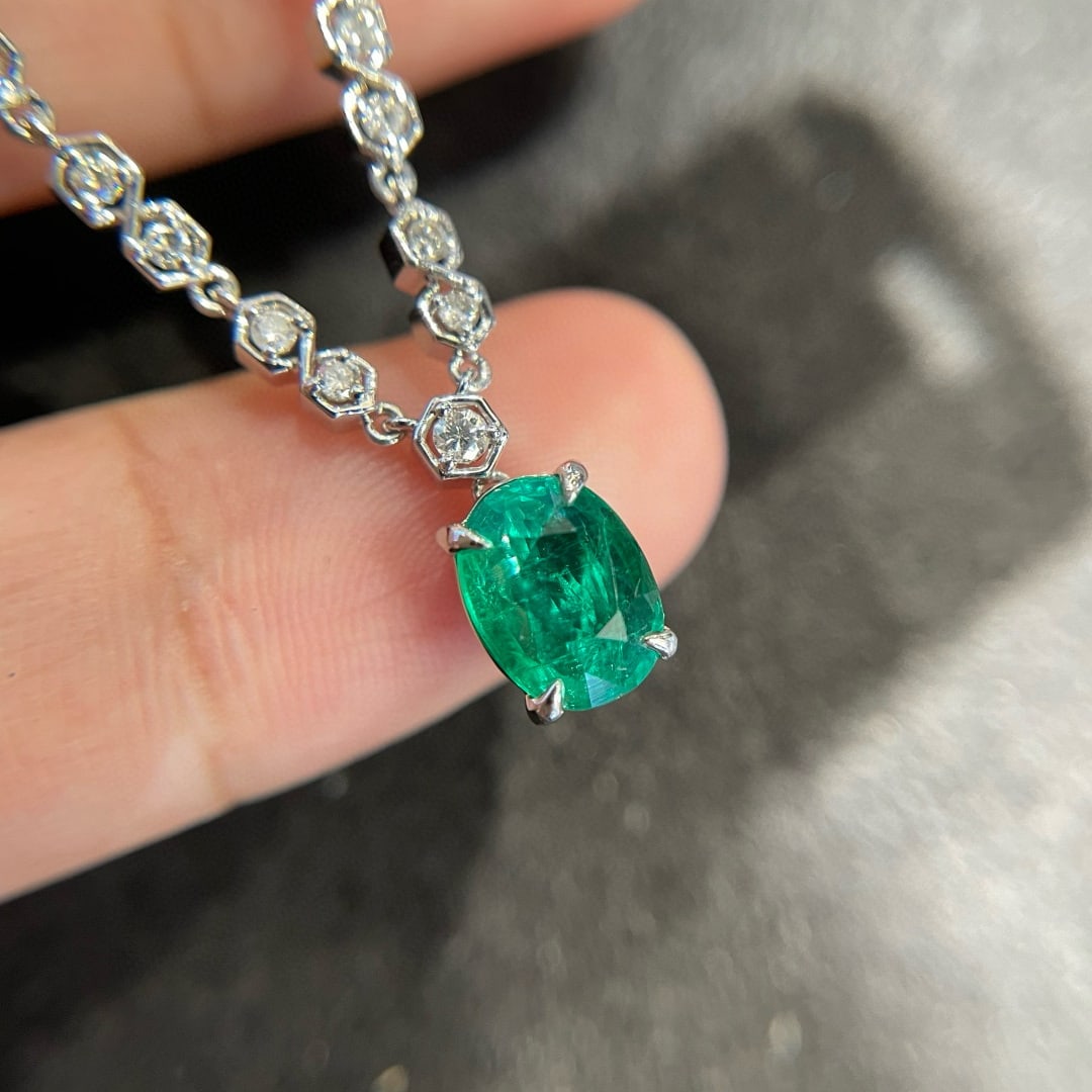 14k Gold 1.00 Ct Vivid Green Natural Emerald & Diamond Necklace - 4