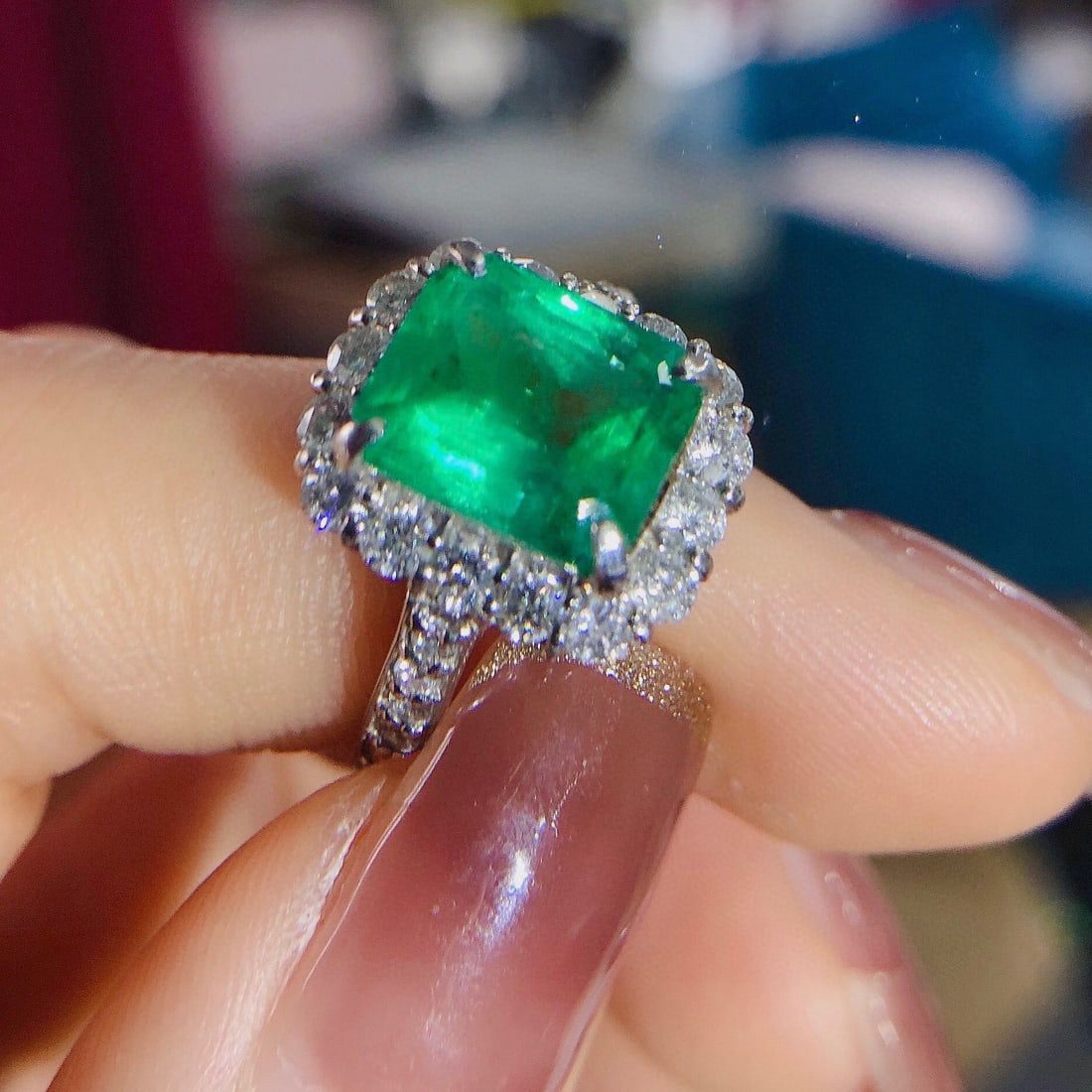14k Gold 4.11 Ctw Vivid Green Natural Emerald & Diamond Ring: Ref:231062147 // gold content:14k gold // ring size:7. 25us // // main gemstone:emerald // shape:octagonal // carat weight:3. 16ct // color:vivid green // treatment:natural // // adjacent gemstone 2 :