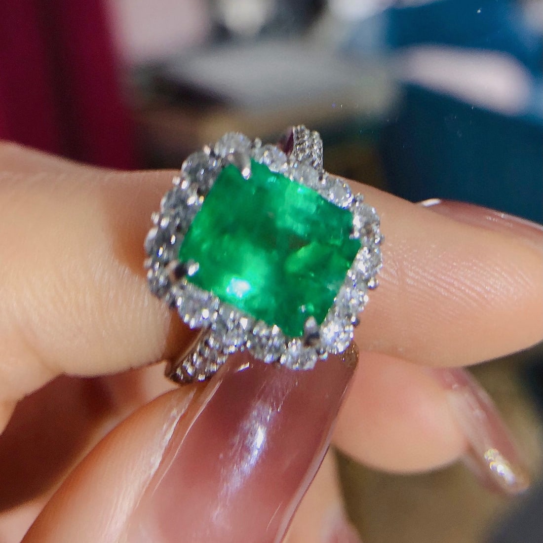 14k Gold 4.11 Ctw Vivid Green Natural Emerald & Diamond Ring - 2