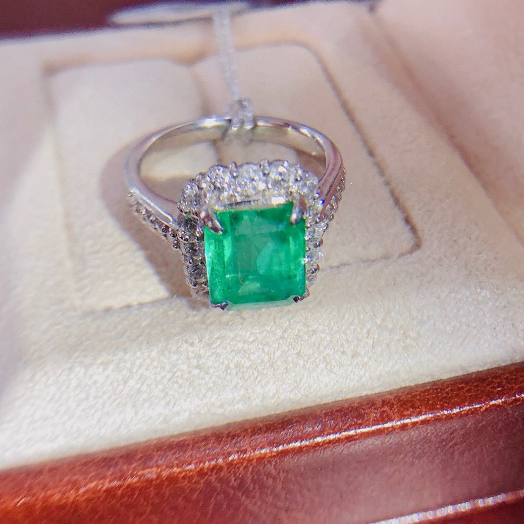 14k Gold 4.11 Ctw Vivid Green Natural Emerald & Diamond Ring - 5