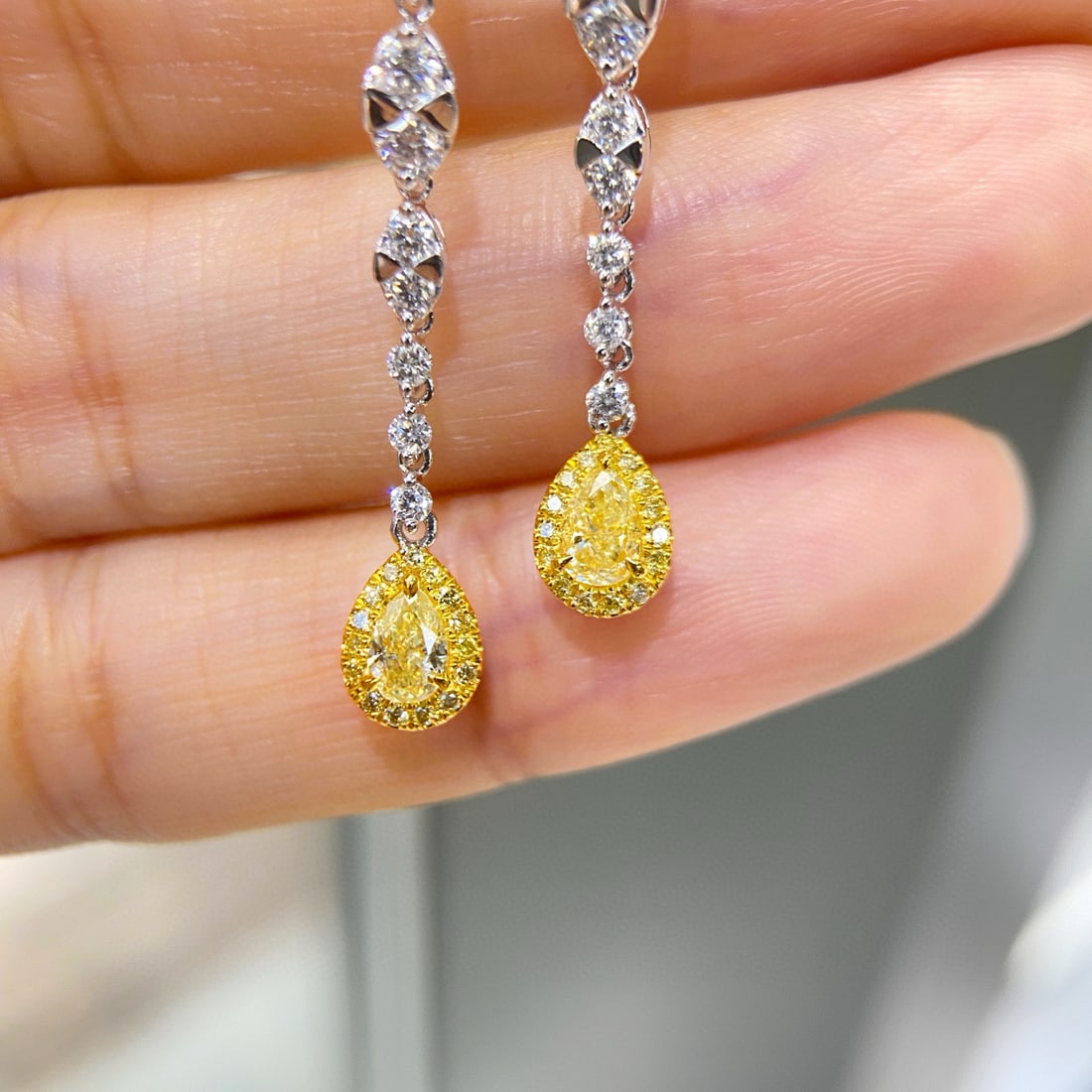 14k Gold 1.18 Ctw Natural Yellow Diamond & Diamond Earrings: Ref:231062161 // gold content:14k gold // main gemstone:yellow diamond // shape:pear // carat weight:0. 56ct // color:yellow // treatment:natural // // adjacent gemstone 2 : diamond // shape:round //