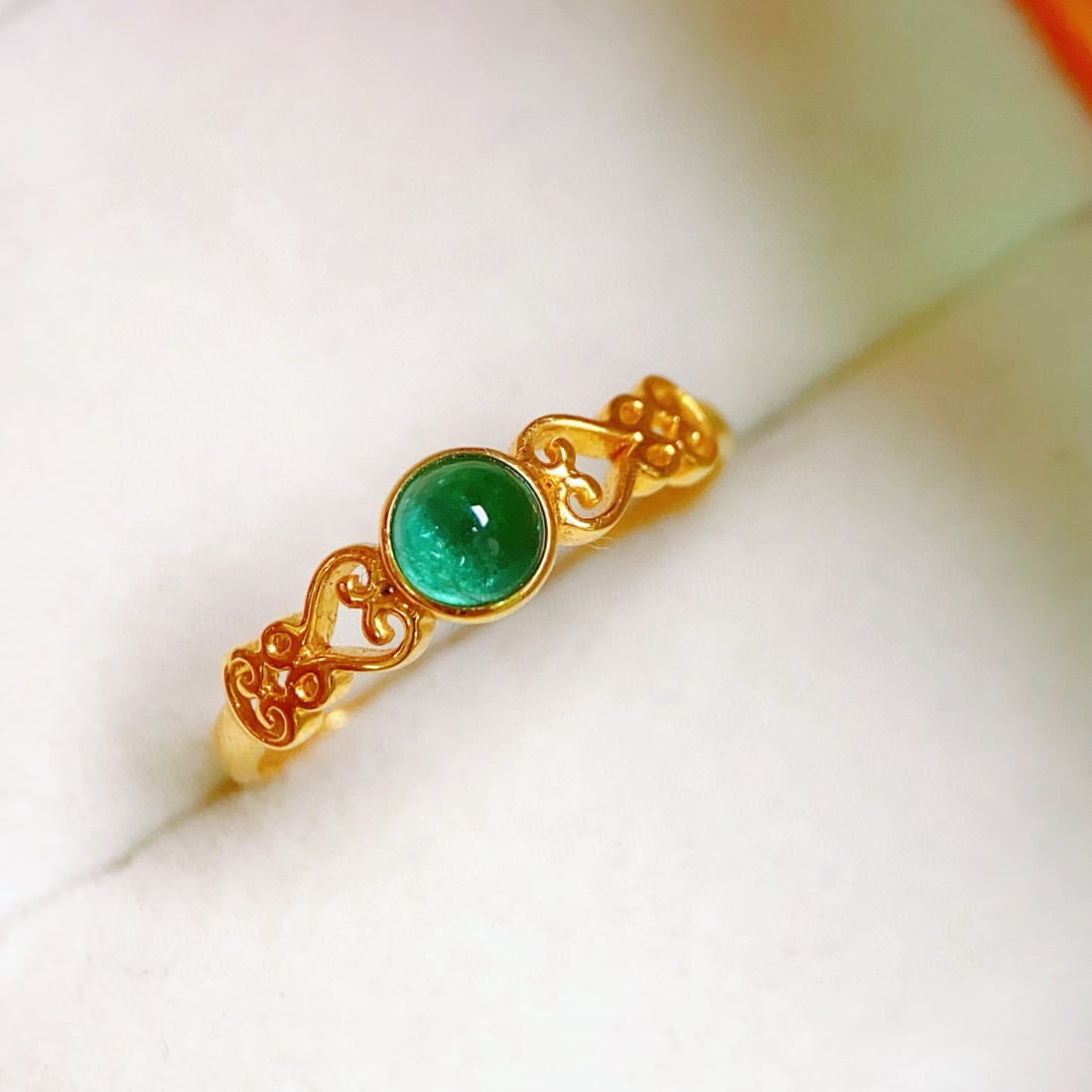 14k Gold 0.5 Ct Vivid Green Natural Emerald Ring - 2