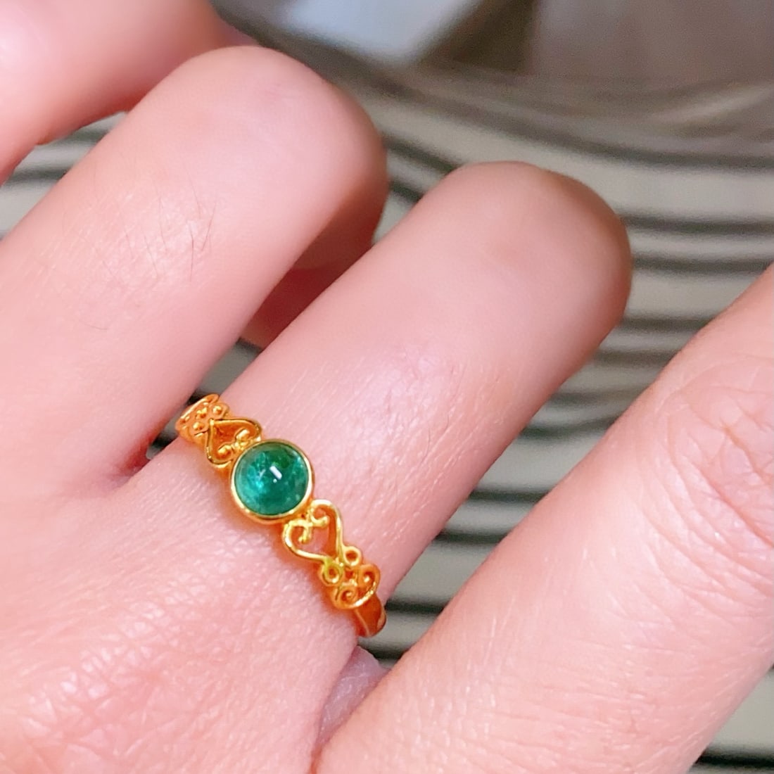 14k Gold 0.5 Ct Vivid Green Natural Emerald Ring - 5