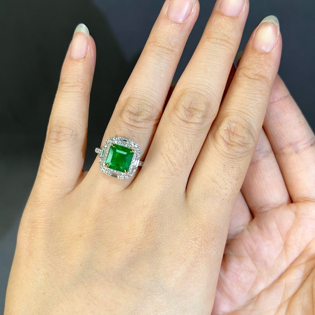 14k Gold 4.26 Ctw Vivid Green Natural Emerald & Diamond Ring - 4