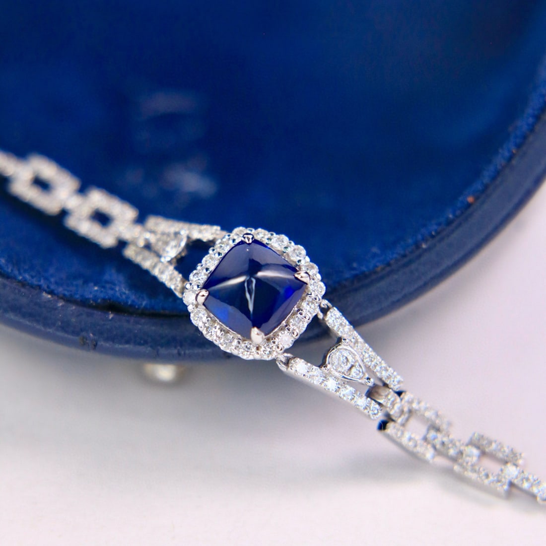 14k Gold 2.15 Ctw Natural Sapphire & Diamond Bracelet: Ref:231062185 // gold content:14k gold // main gemstone:sapphire // shape:sugar-loaf // carat weight:1. 66ct // color:royal blue // treatment:natural // // adjacent gemstone 2 : diamond //