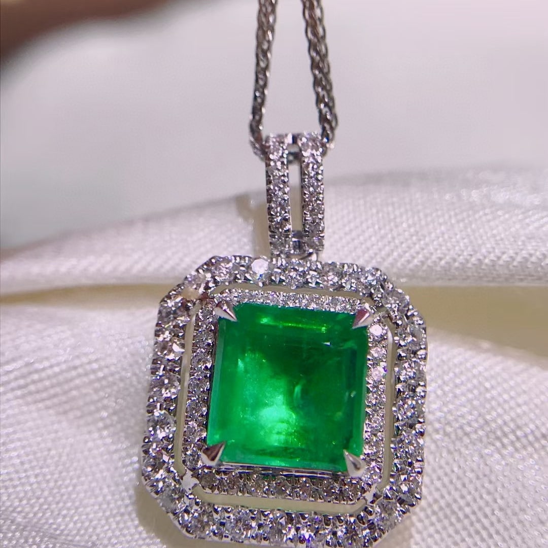 14k Gold 2.22 Ctw Vivid Green Natural Emerald & Diamond Pendant( Without Chain ) - 2