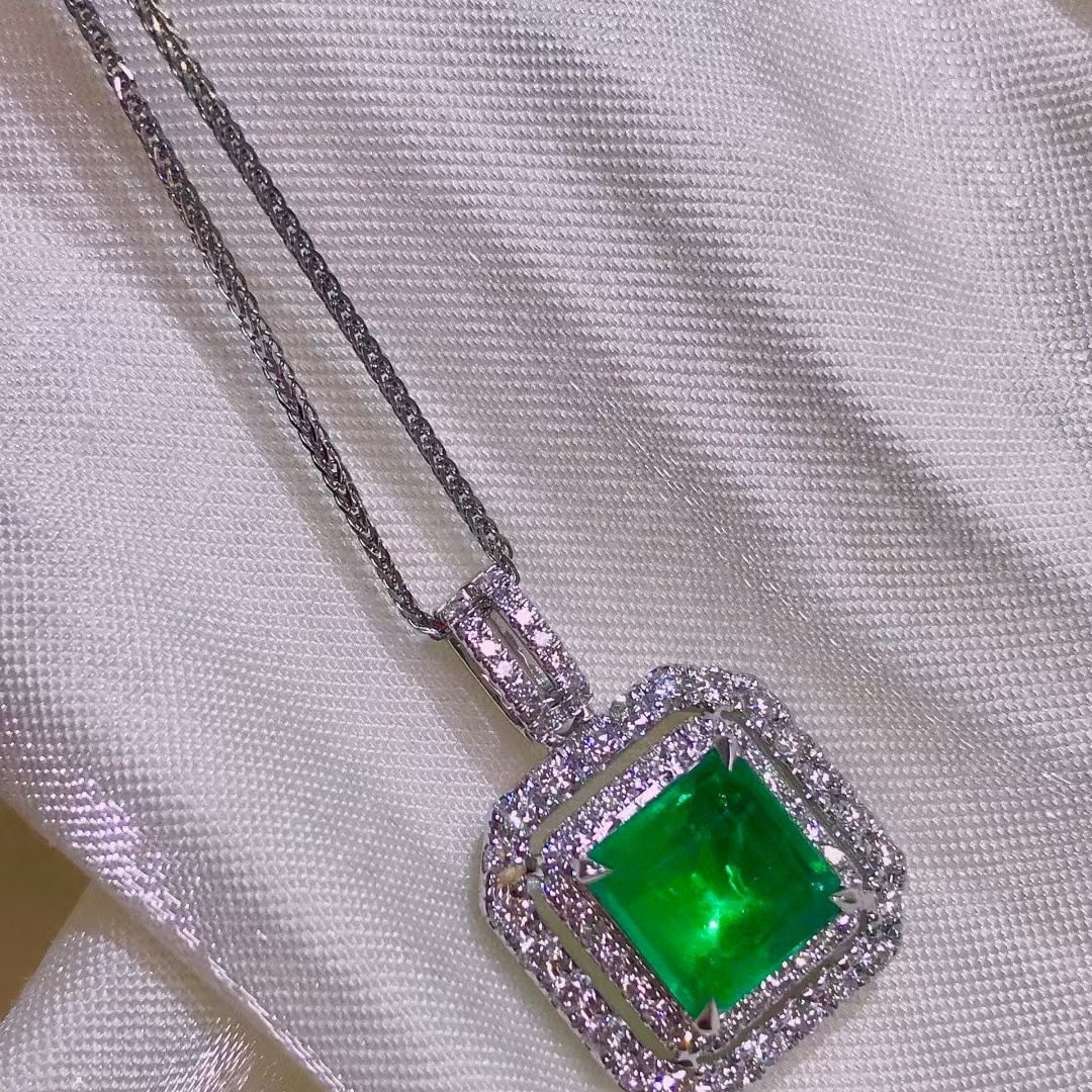 14k Gold 2.22 Ctw Vivid Green Natural Emerald & Diamond Pendant( Without Chain ) - 3