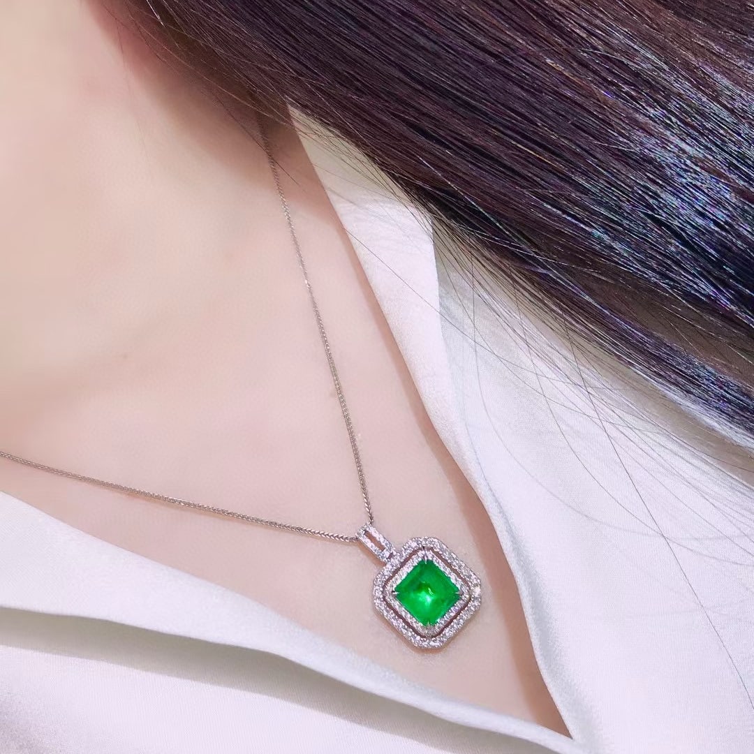 14k Gold 2.22 Ctw Vivid Green Natural Emerald & Diamond Pendant( Without Chain ) - 4