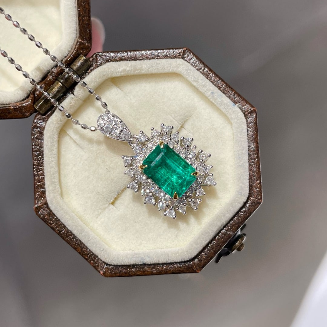 14k Gold 1.00 Ct Vivid Green Natural Emerald & Diamond Pendant( Without Chain ): Ref:231062205 // gold content:14k gold // main gemstone:emerald // shape:octagonal // carat weight:1. 00ct // color:vivid green // treatment:natural // // adjacent gemstone 2 : diamond // shape:round
