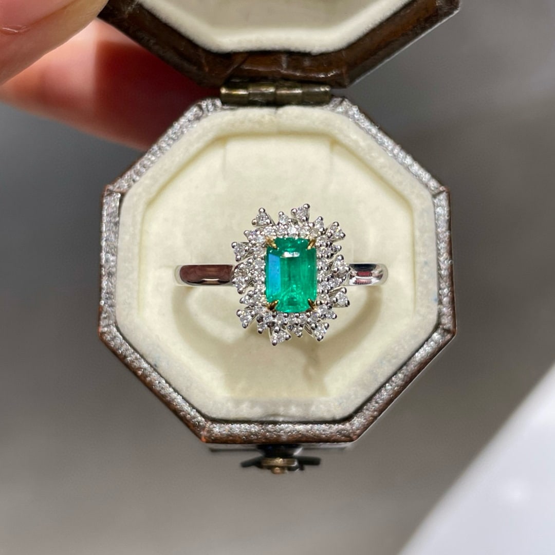 14k Gold 0.60 Ct Vivid Green Natural Emerald & Diamond Ring: Ref:231062206 // gold content:14k gold // ring size:7. 25us // // main gemstone:emerald // shape:octagonal // carat weight:0. 60ct // color:vivid green // treatment:natural // // adjacent gemstone 2