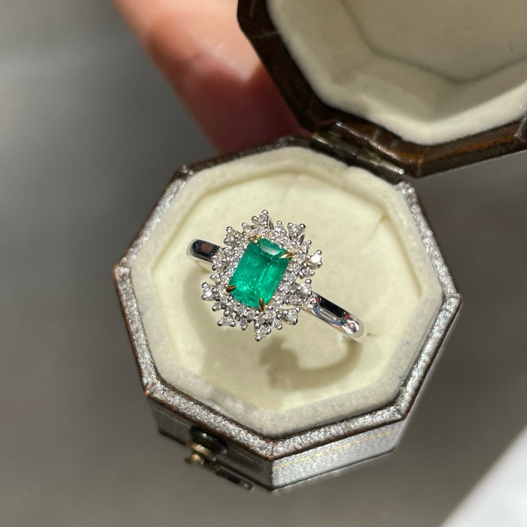 14k Gold 0.60 Ct Vivid Green Natural Emerald & Diamond Ring - 3