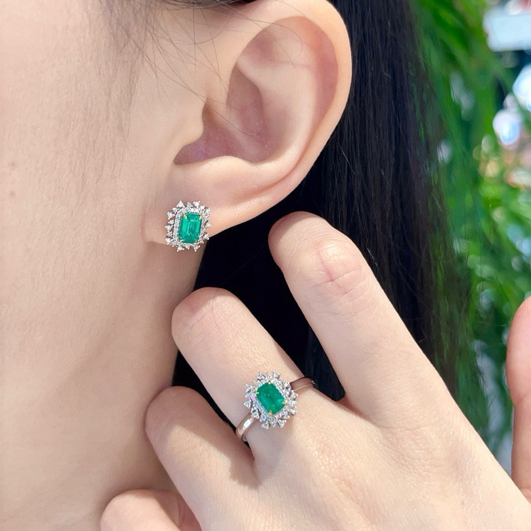 14k Gold 0.60 Ct Vivid Green Natural Emerald & Diamond Ring - 5
