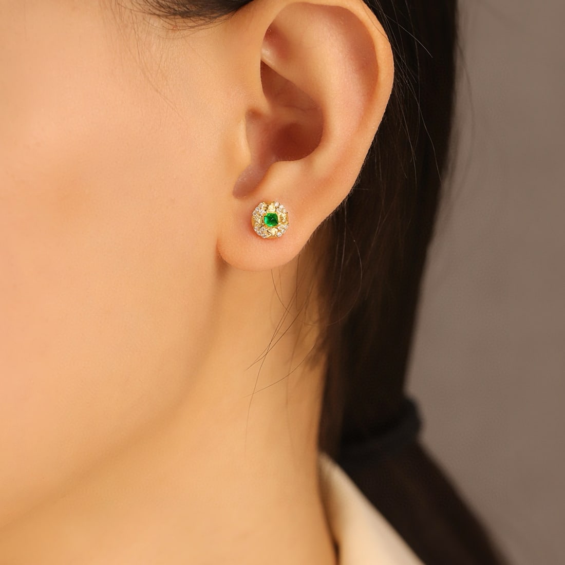 14k Gold 0.38 Ctw Vivid Green Natural Emerald & Diamond Earrings - 2