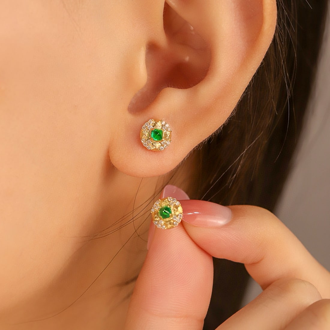 14k Gold 0.38 Ctw Vivid Green Natural Emerald & Diamond Earrings - 3