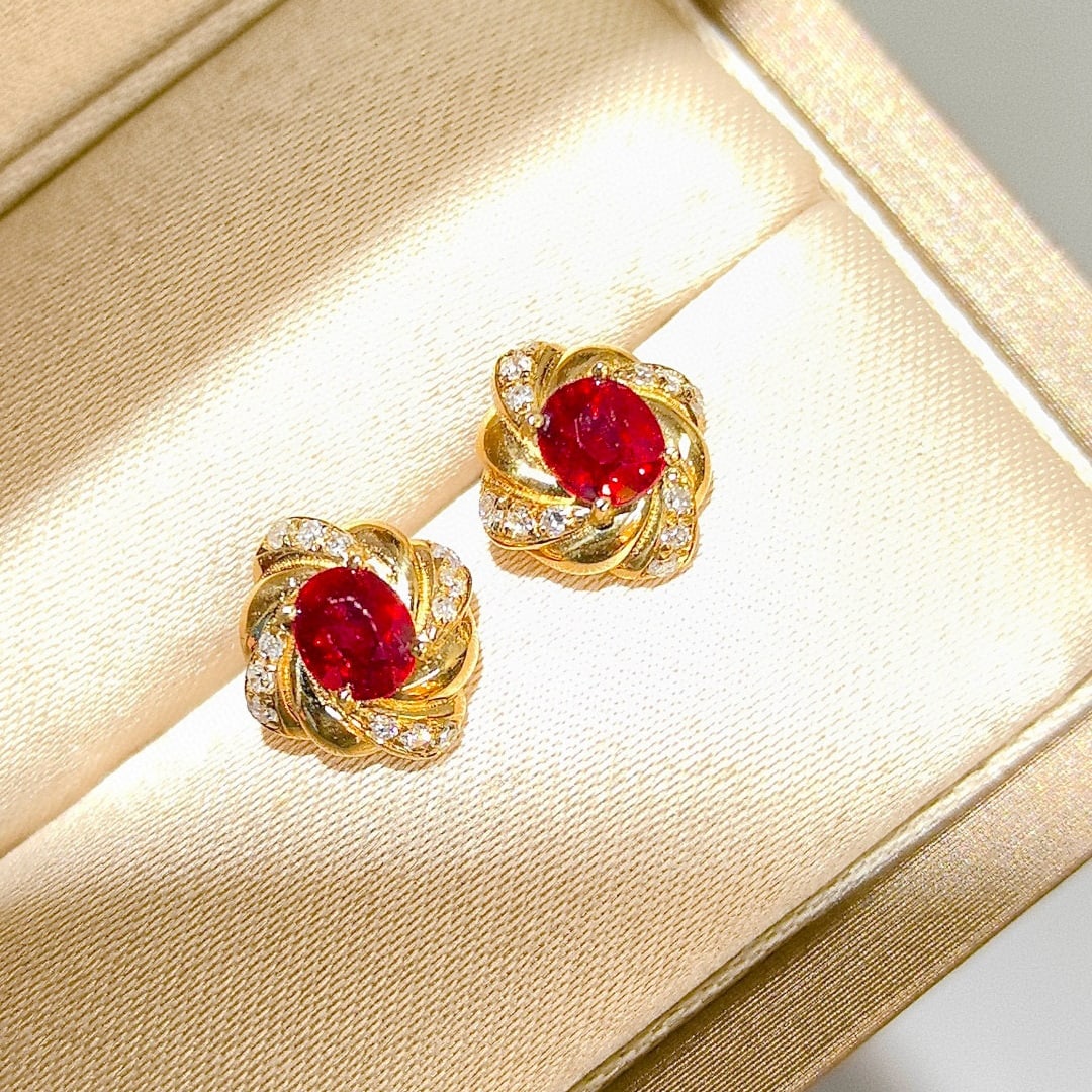 14k Gold 0.94 Ctw Natural Ruby & Diamond Earrings: Ref:231062210 // gold content:14k gold // main gemstone:ruby // shape:oval // carat weight:0. 82ct // color:pigeonblood red // treatment:natural // // adjacent gemstone 2 : diamond // shape:round //
