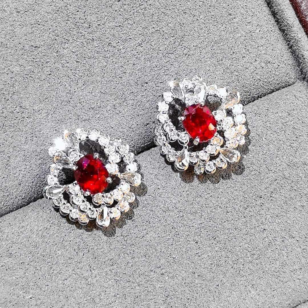 14k Gold 1.48 Ctw Natural Ruby & Diamond Earrings: Ref:231062211 // gold content:14k gold // main gemstone:ruby // shape:oval // carat weight:0. 92ct // color:pigeonblood red // treatment:natural // // adjacent gemstone 2 : diamond // shape:round //