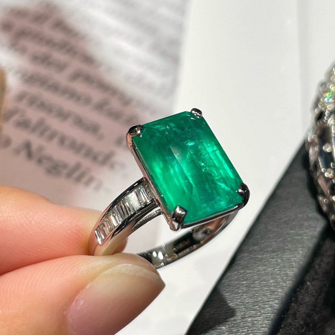 14k Gold 6.6 Ct Natural Emerald & Diamond Ring - 2