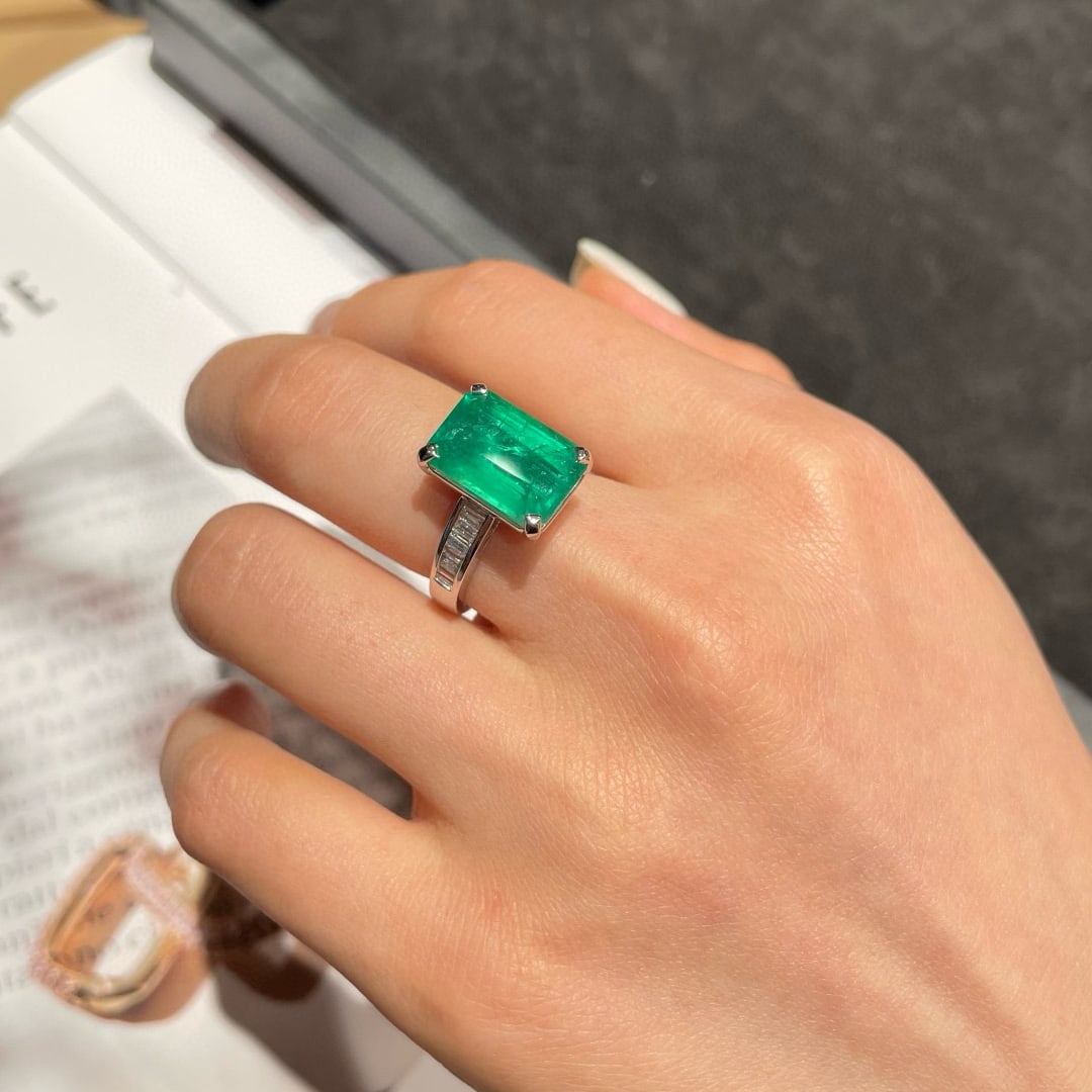 14k Gold 6.6 Ct Natural Emerald & Diamond Ring - 6