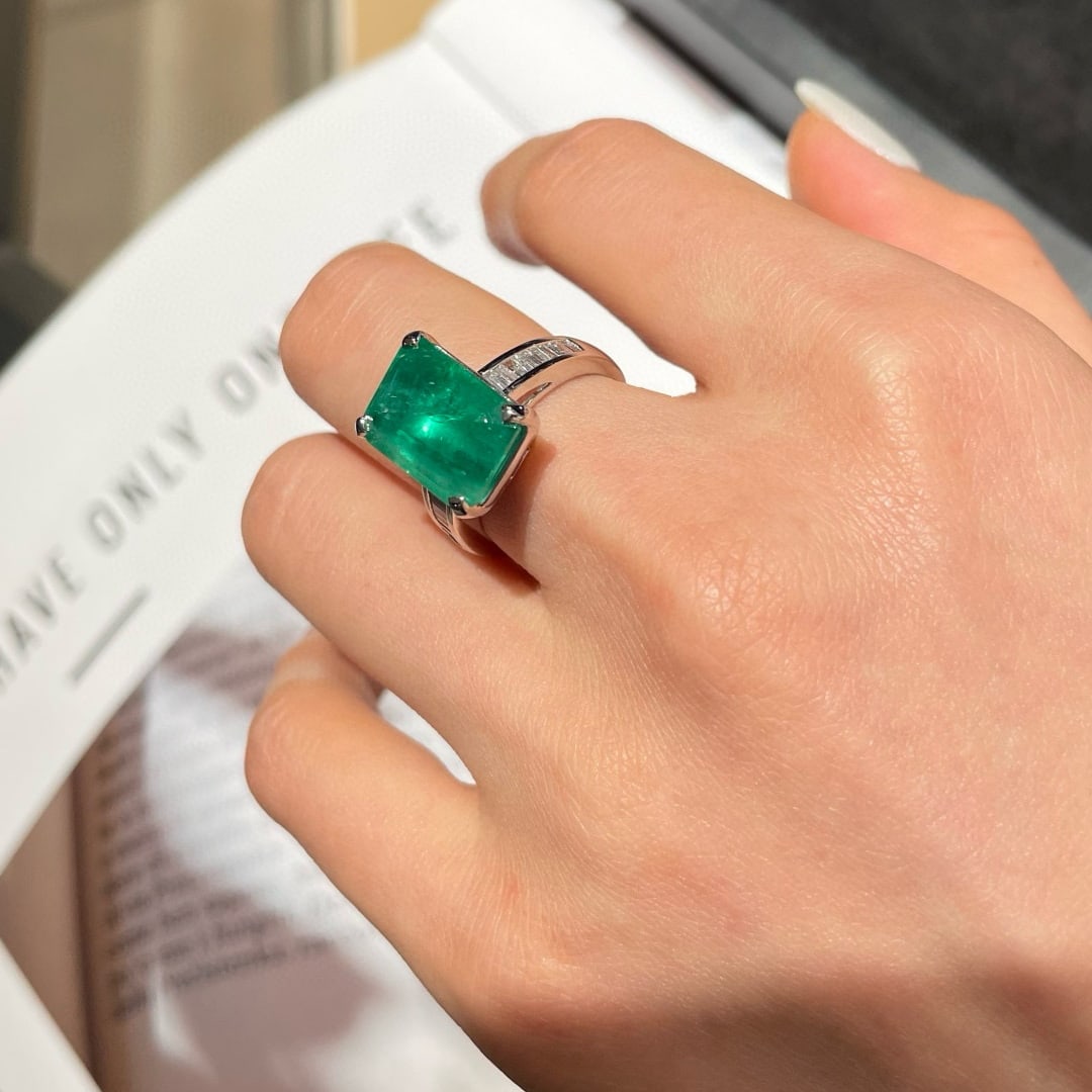 14k Gold 6.6 Ct Natural Emerald & Diamond Ring - 7