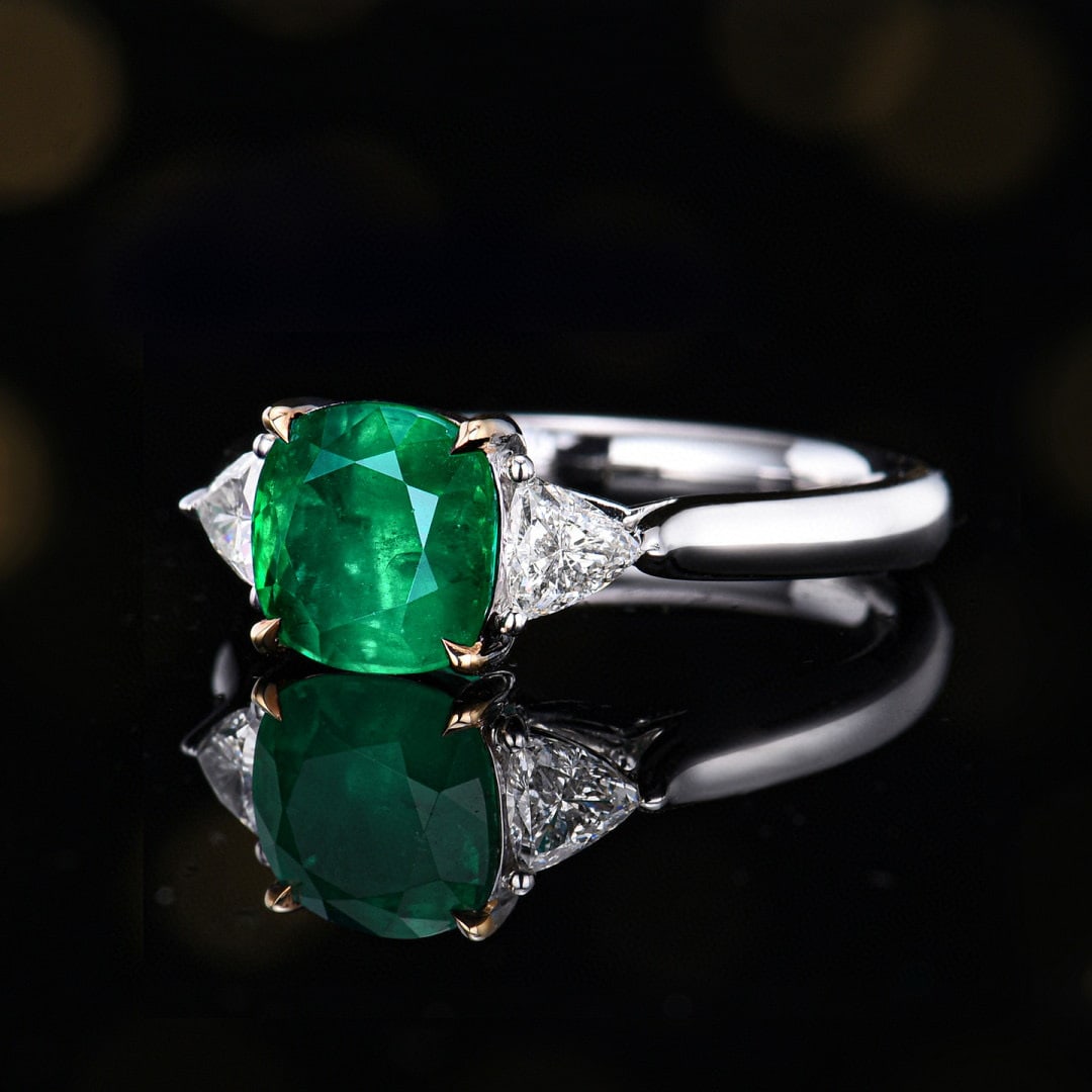 14k Gold 2.25 Ctw Vivid Green Natural Emerald & Diamond Ring - 2