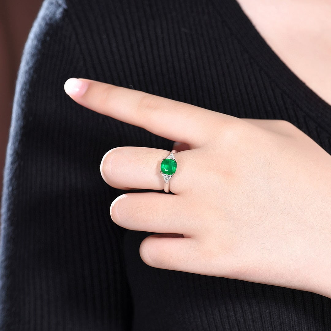 14k Gold 2.25 Ctw Vivid Green Natural Emerald & Diamond Ring - 5