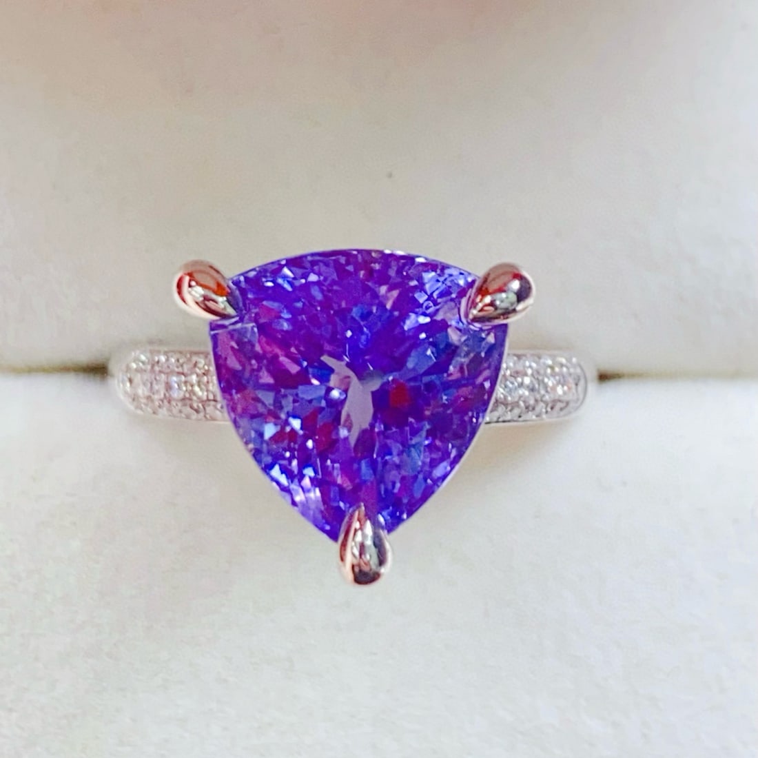 14k Gold 7.54 Ctw Natural Tanzanite & Diamond Ring: Ref:231062255 // gold content:14k gold // ring size:7. 25us // // main gemstone:tanzanite // shape:triangle // carat weight:7. 31ct // color:purple // treatment:natural // // adjacent gemstone 2 : dia