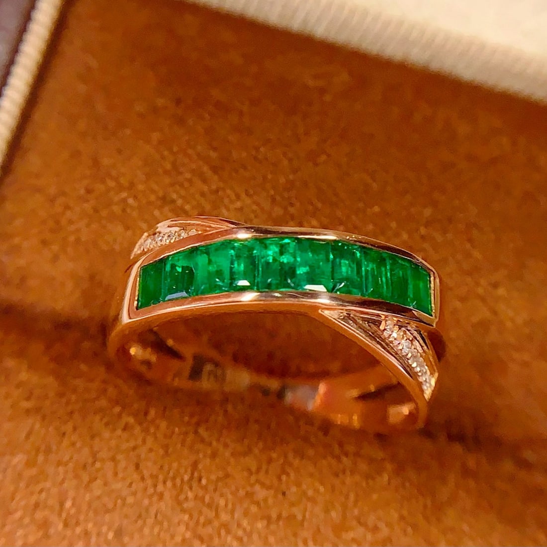 14k Gold 1.3 Ct Vivid Green Natural Emerald & Diamond Ring - 4