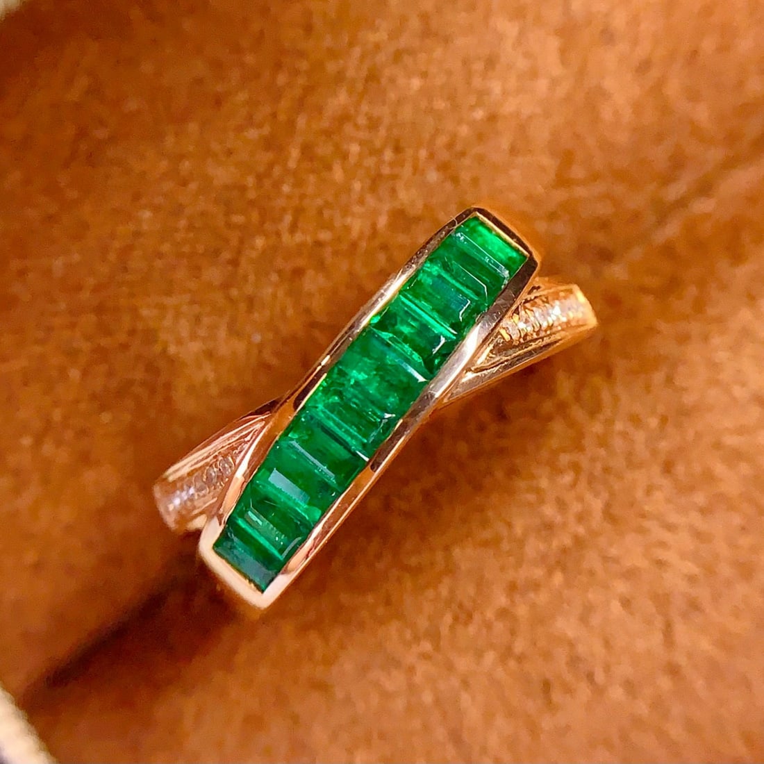 14k Gold 1.3 Ct Vivid Green Natural Emerald & Diamond Ring - 5
