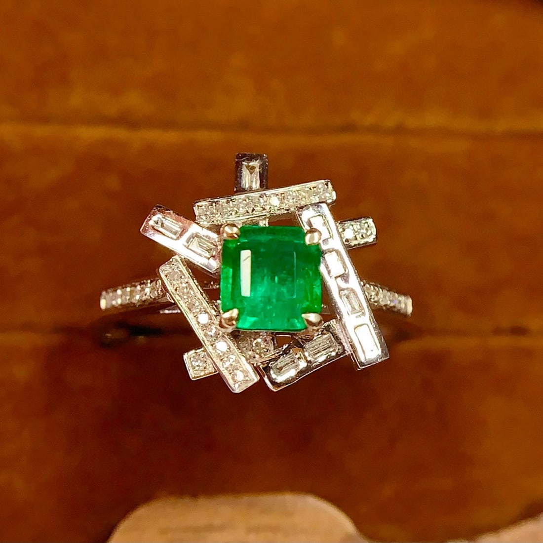 14k Gold 0.7 Ct Vivid Green Natural Emerald & Diamond Ring - 2