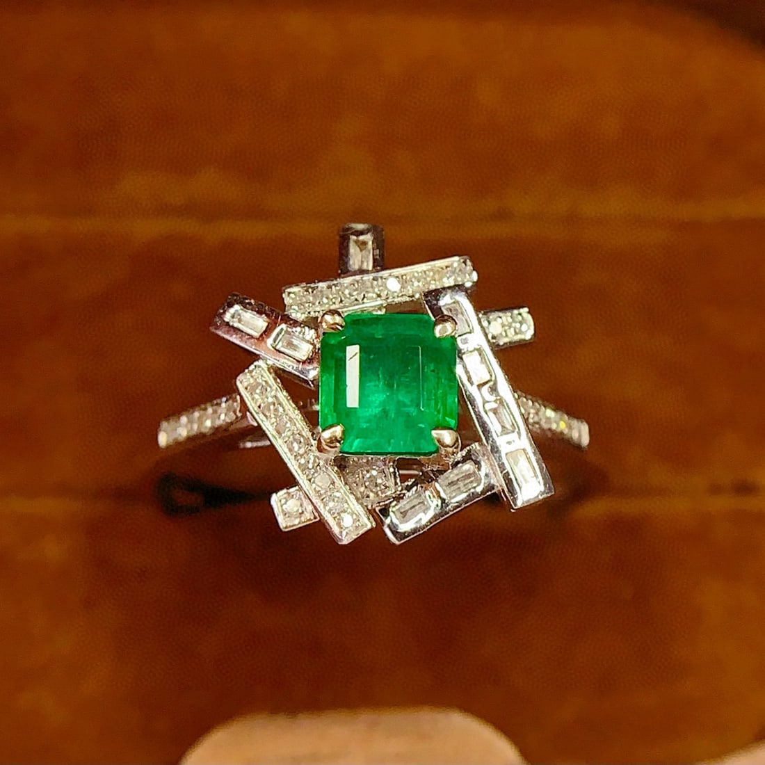 14k Gold 0.7 Ct Vivid Green Natural Emerald & Diamond Ring - 4